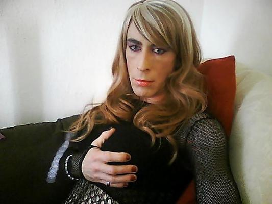 25P Crossdresser close up