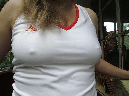 5P Braless  nipples under clothes
