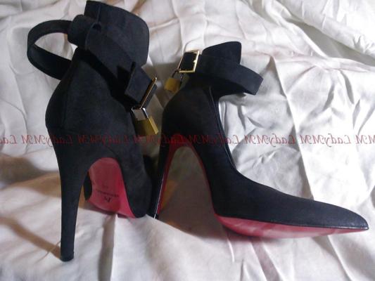 12P LadyMM Italian Milf. Her new black and red high heeled shoes