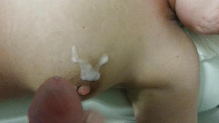 9P 素人妻の顔射とおっぱいへのザーメン
