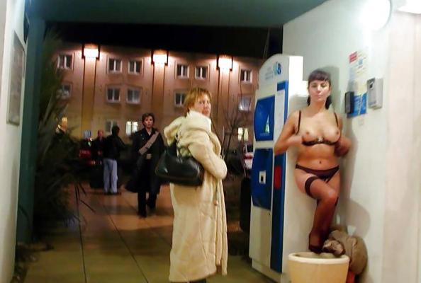 25P FRENCH NADINE flashing at the hotel B&B 2002