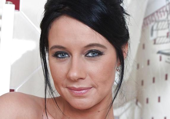 25P Cum On Her Face