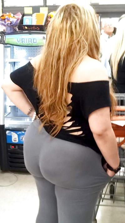 15P ULTIMATIVE Latina-Milf mit dickem Arsch in YOGAPANTS VOYEUR