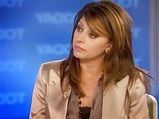 7P Maria Bartiromo – Verschiedene Satinkleidung