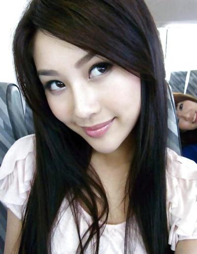 14P Selfies of Sexy Girls Asian Style 1