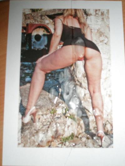 8P Éjaculation sur le cul chaud et les jambes sexy de Dana