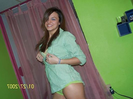 25P Pretty Amateur Teen Amanda