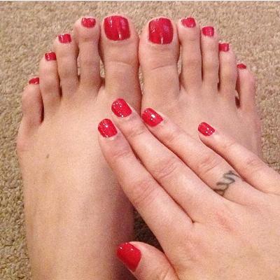 25P Sexy uk british Indian paki slut with sexy feet for comments