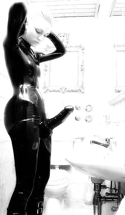 25P Strap it on (strap-on-fetish)