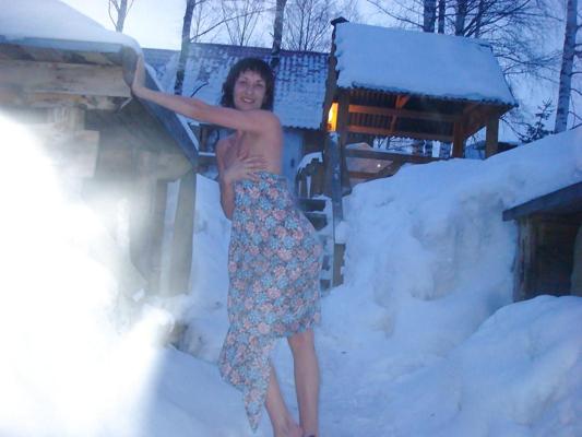 25P 夫のための熱いロシアの女の子のフェラサウナ