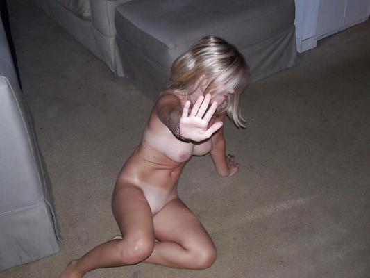 25P Embarrassed Nude Girls 21