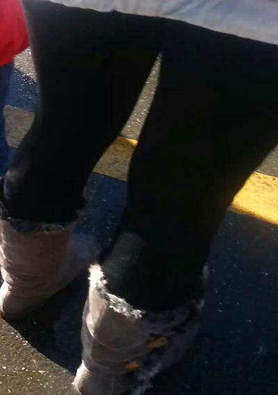 25P Spy old + young feet and ass romanian