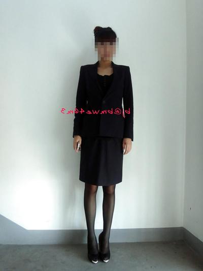 6P Baiser une dame de bureau