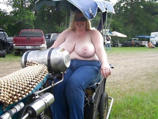 20P Chubby women in denim 1.