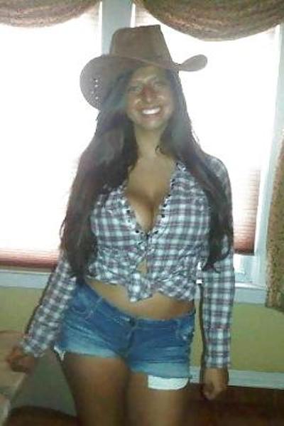 25P Busty Amatuer 34