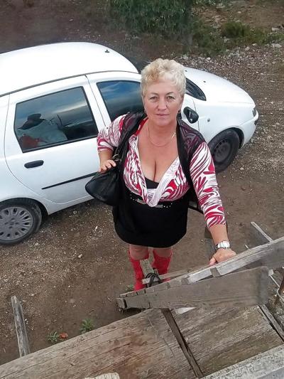 25P Busty granny Gina