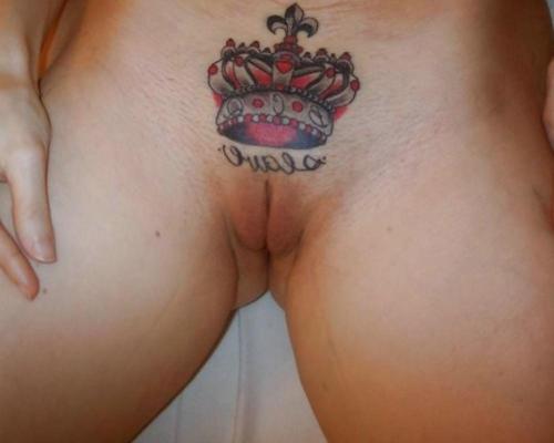25P Bizarre amateur pussy - tatooed