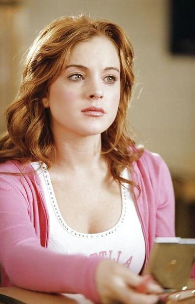 24P Lindsay Lohan expose ses seins alors qu'elle est prise en bikini !