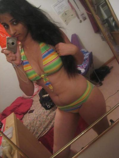 15P Desi indian girl exposing