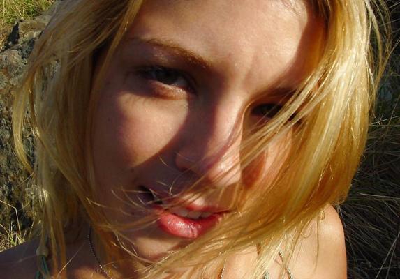 25P Sweden 21 yo teen Anna shows her nice body 