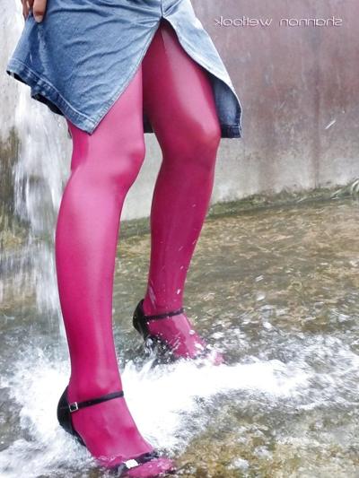 12P Wet Pantyhose 004