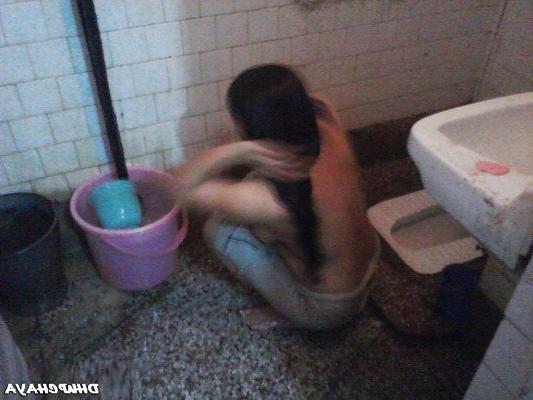 5P DESI GIRL IN BATHROOM