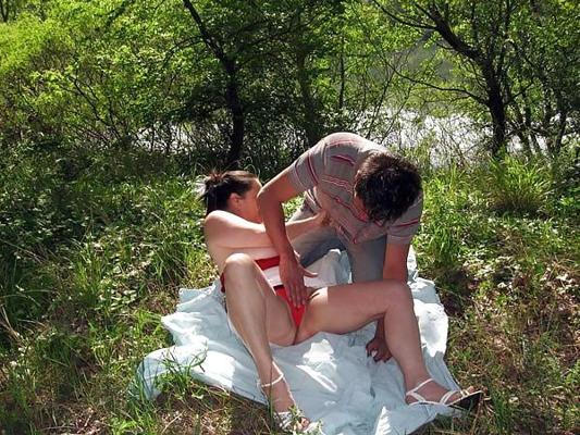 25P Flahing mature and adult women on public places outdoor