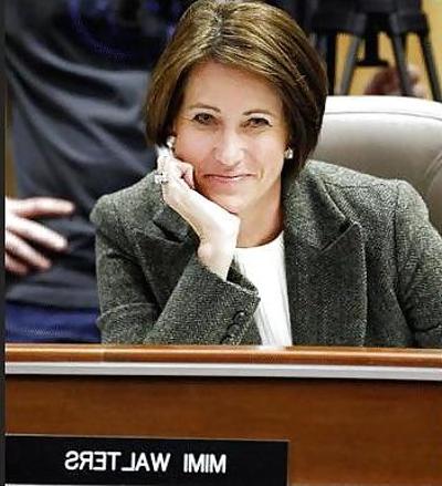 25P J'adore me branler avec la conservatrice Mimi Walters