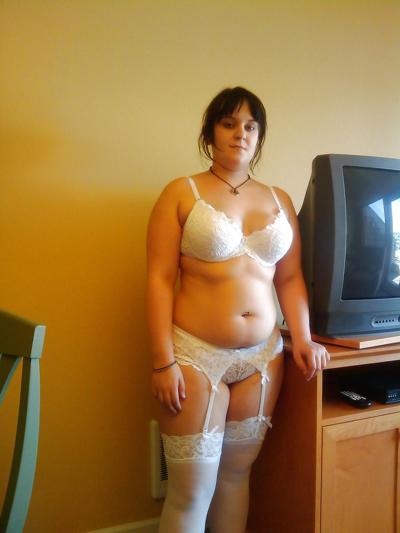 7P In my white lace now wank and come on my lace