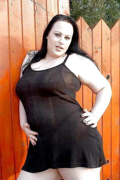 15P BBW gothique dans le jardin