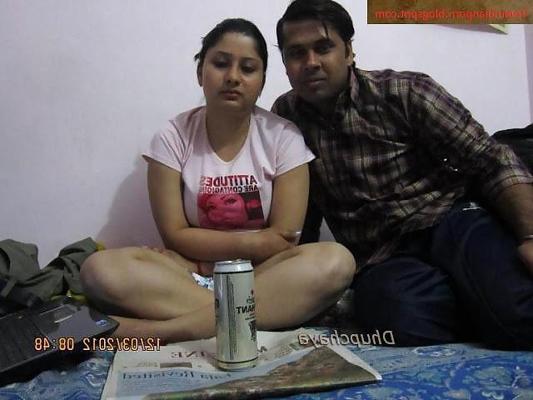 18P Delhi Call center girl and her friend nude photo shoot