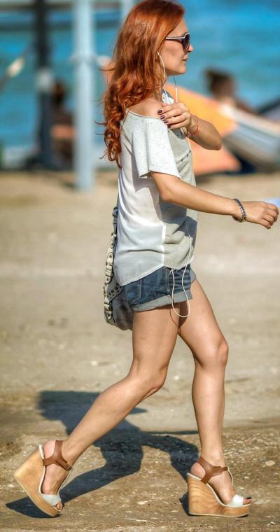 20P Spy old + young feet, leegs and skirt romanian