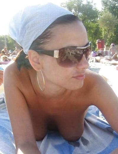 25P I love public nudity