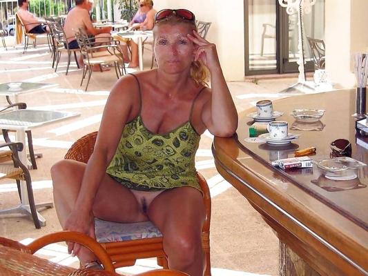 25P Mature Upskirt - 16