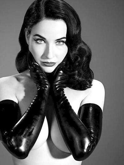 9P Latex, cuir, etc...
