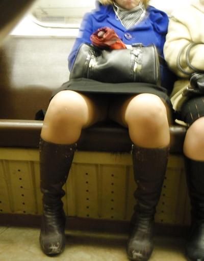 20P 電車からのセクシーな脚 #1
