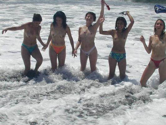 21P Sexy beach girls 
