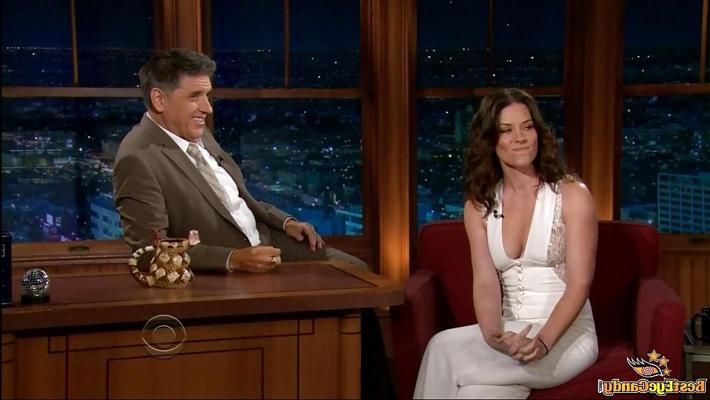 24P Evangeline Lilly HEISS im WEISSEN OVERALL