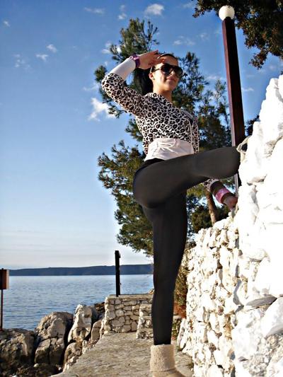 25P Macedonian girls in yoga pants
