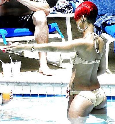25P Vamos nos masturbar .. Rihanna Ass (aproveite e comente)