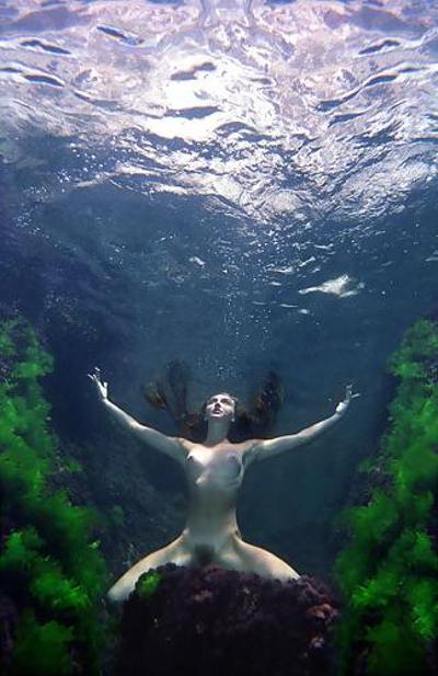 20P Naked-underwater