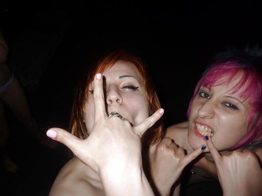 25P 2 Very hot Emo Girls