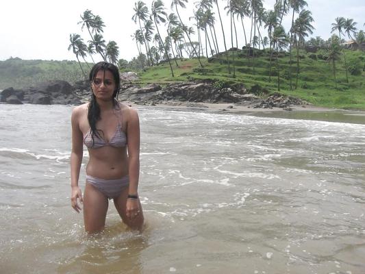 9P Desi Bikini Bash - 003