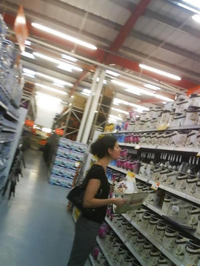 6P Hot woman shopping in B&Q
