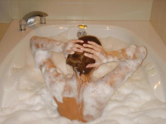 24P Amateur MILF Poses + Bathes