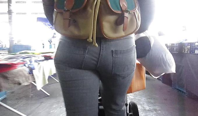 15P Femmes blanches en jeans