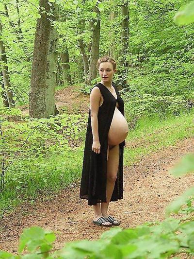 11P Pregnant outdoor - N. C. 
