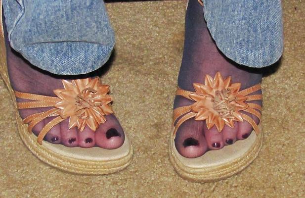 5P Mature Wfie's Feet & Toes in Mylons