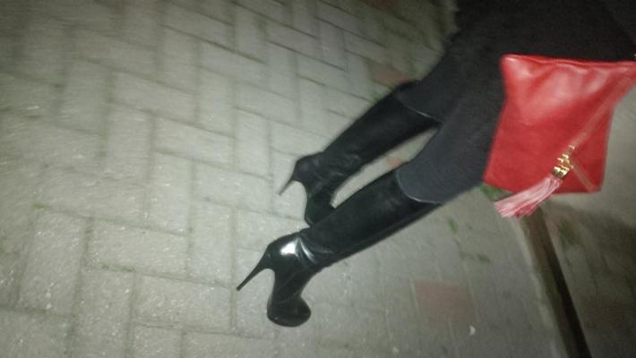 17P LadyMM、イタリア人熟女、全身黒の衣装