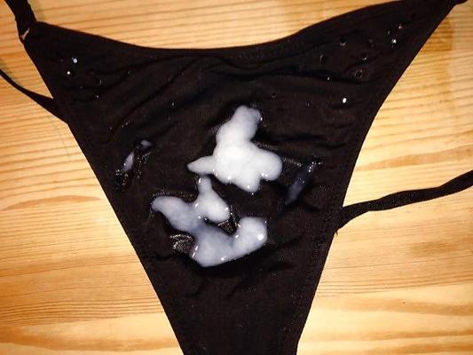 7P Sperme sur une culotte string